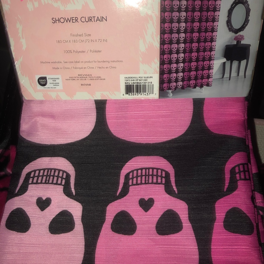 🖤 Betsey Johnson Pink Ombré  Skull Shower Curtain